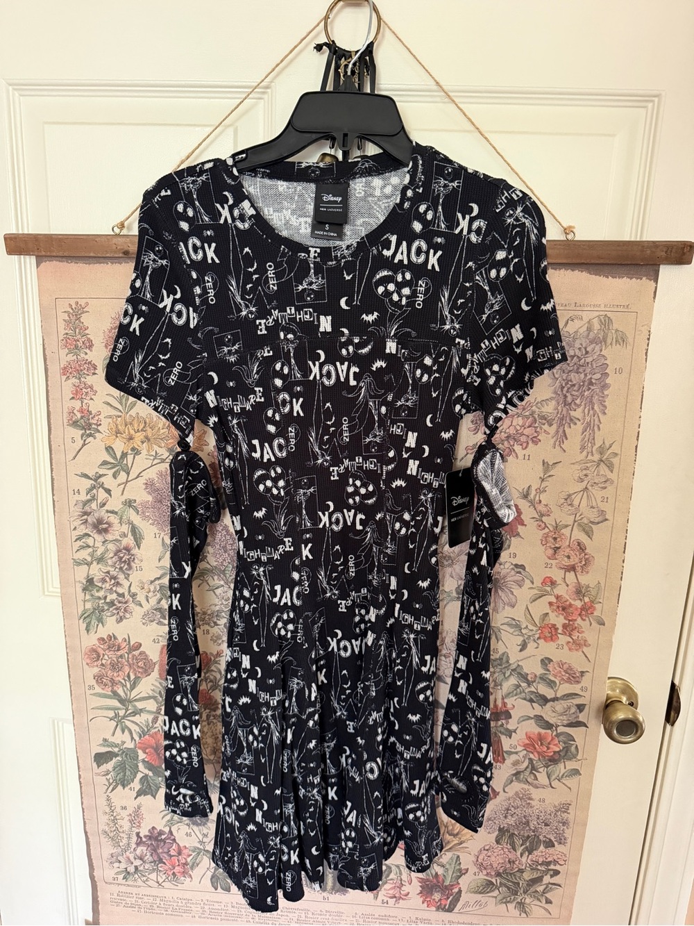Disney her universe thermal jack dress with arms sleeves small nwt